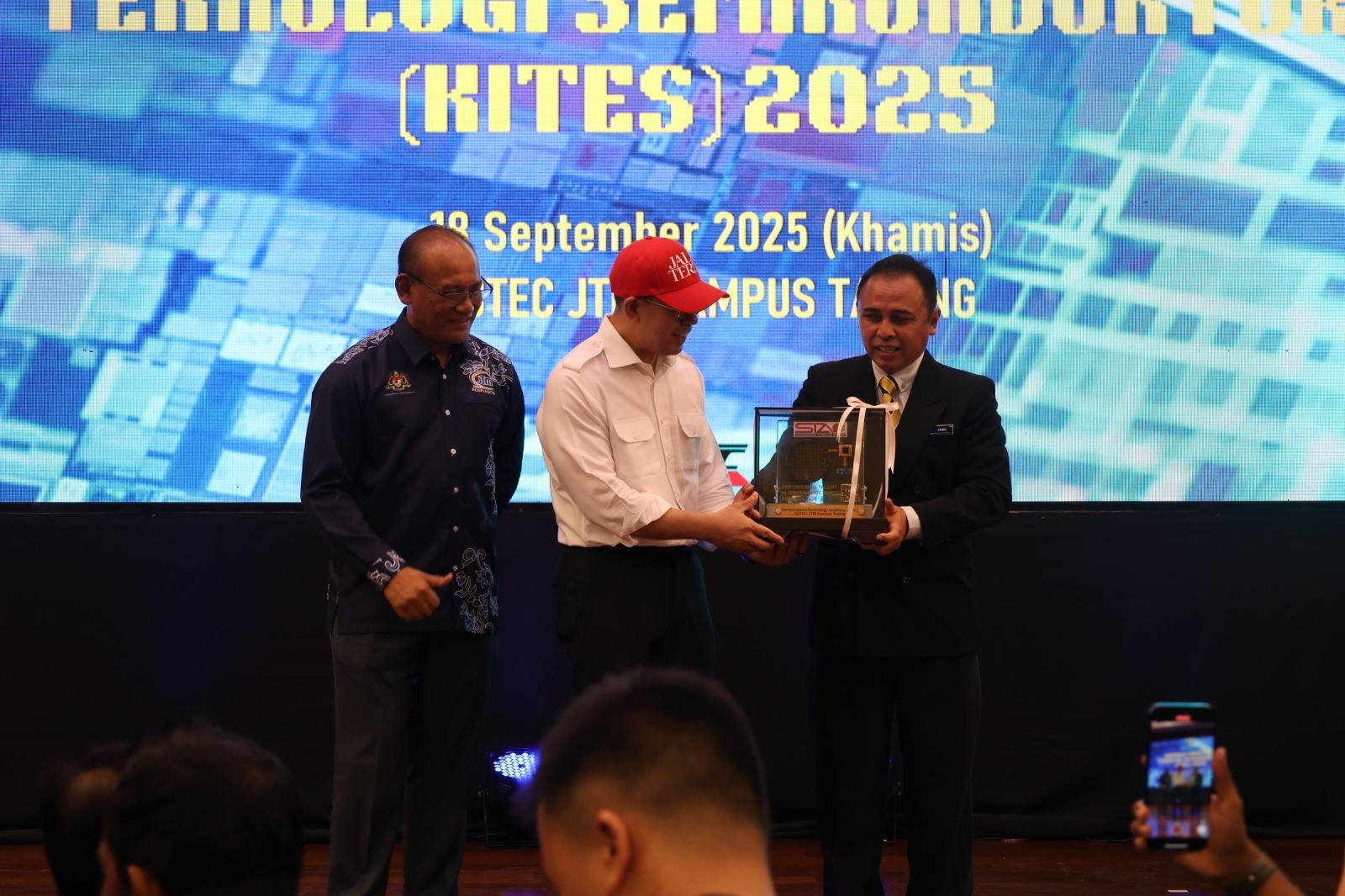 KARNIVAL KITES 2025 & PELUNCURAN STAc